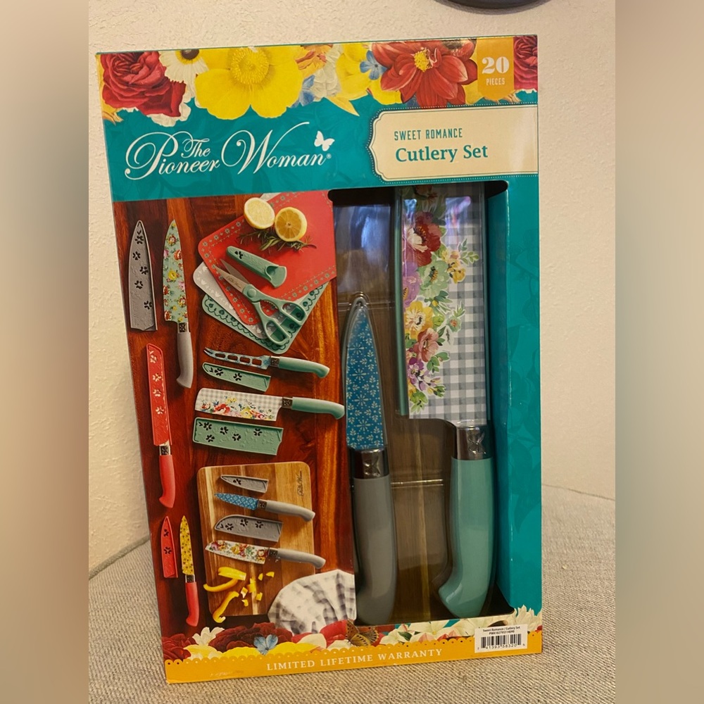 Pioneer Woman cutlery Set